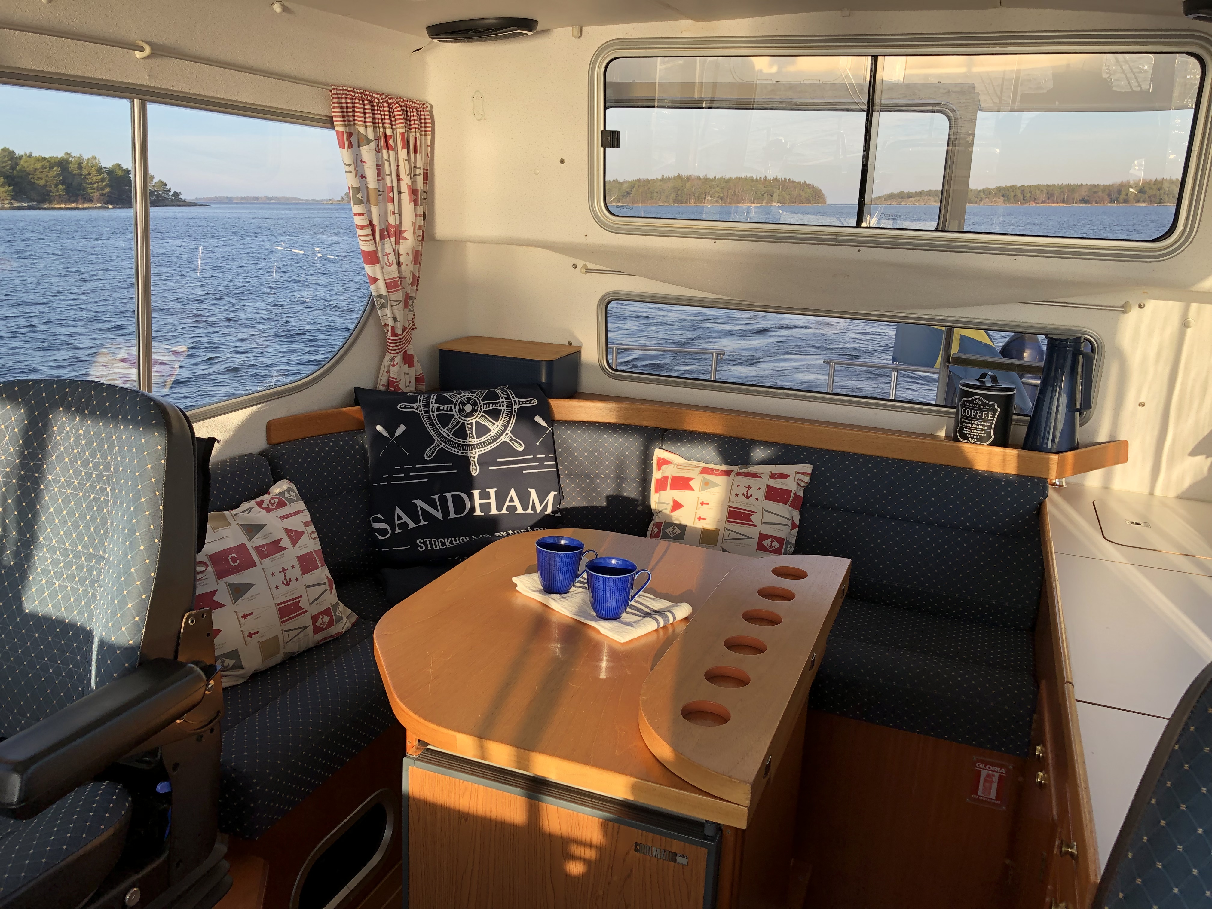 M/S Astrid salon with views over the archipelago at sunset